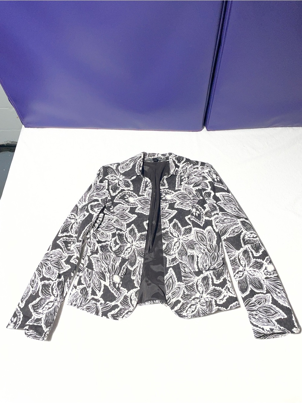 Ellen Tracy Black and White Floral Cropped Blazer